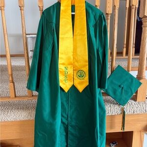 NDSU Bachelors Cap + Gown